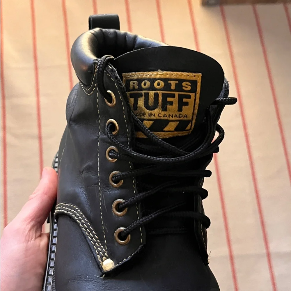 Roots Tuff Leather Ankle Lace Up Boots Made in Canada - Picture 2 of 4